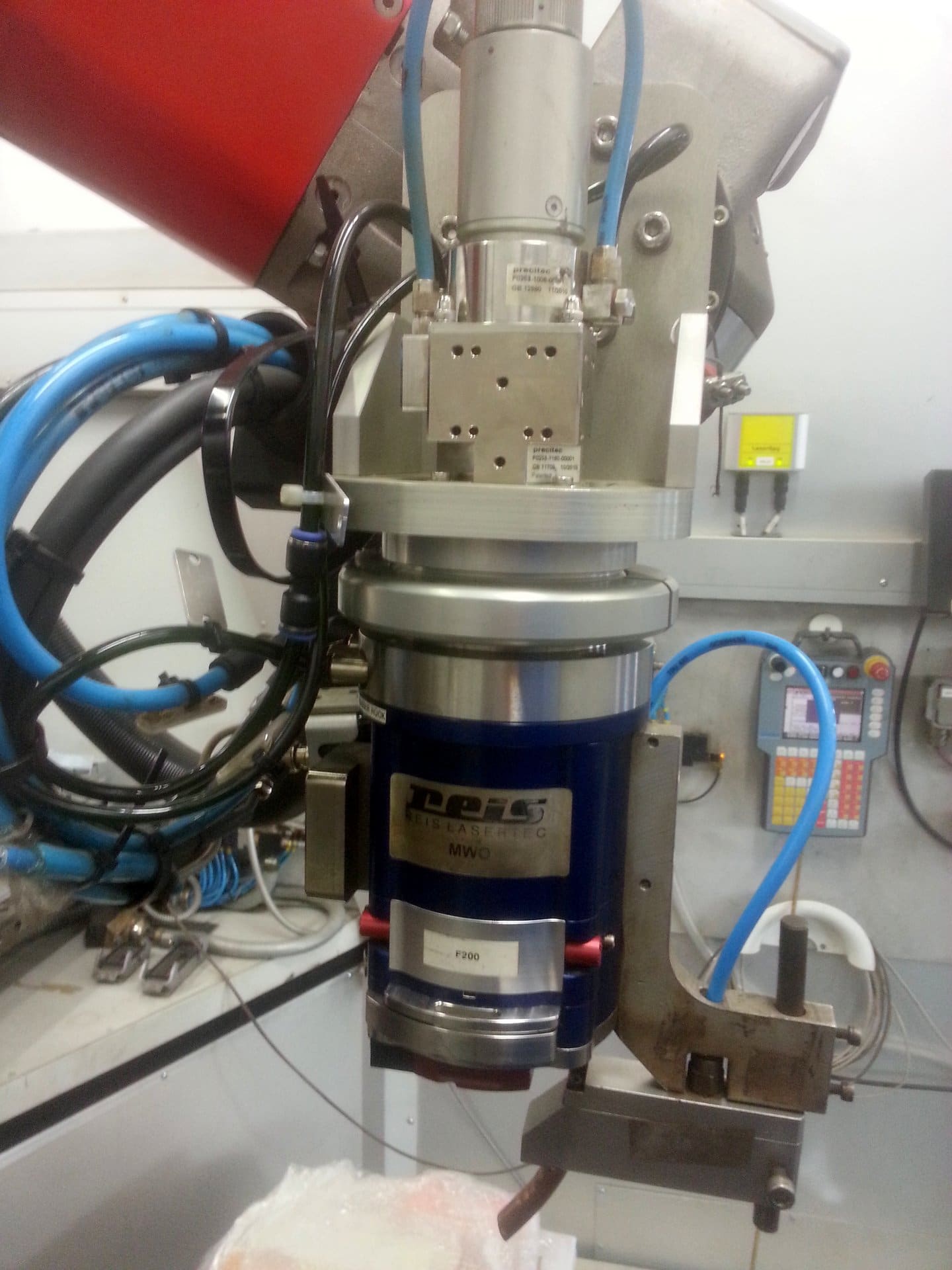IPG 4 KW laser welding machine with REIS RV 30-26 robot - MASZYNERIA