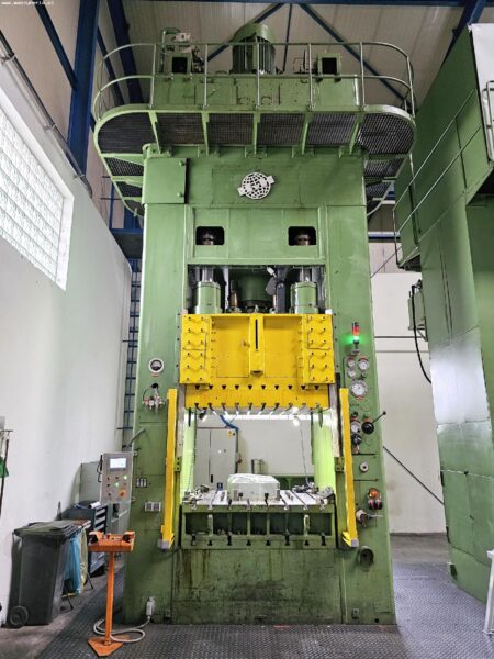 BECKER & VAN HÜLLEN